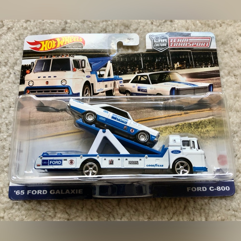 Hot Wheels Car Culture Team Transport ‘65 Ford Galaxie & C-800